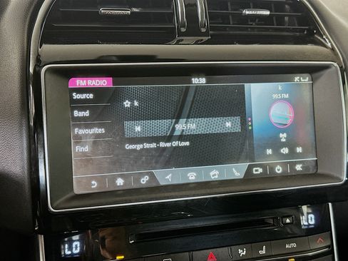 Used 2019 Jaguar XE Prestige RWD image 21