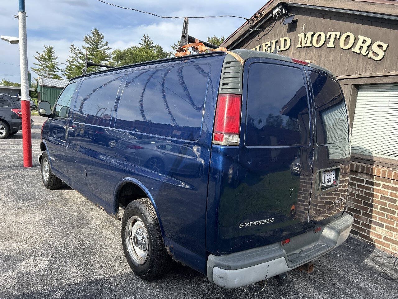 Used 2000 Chevrolet Express 3500 RWD image 2