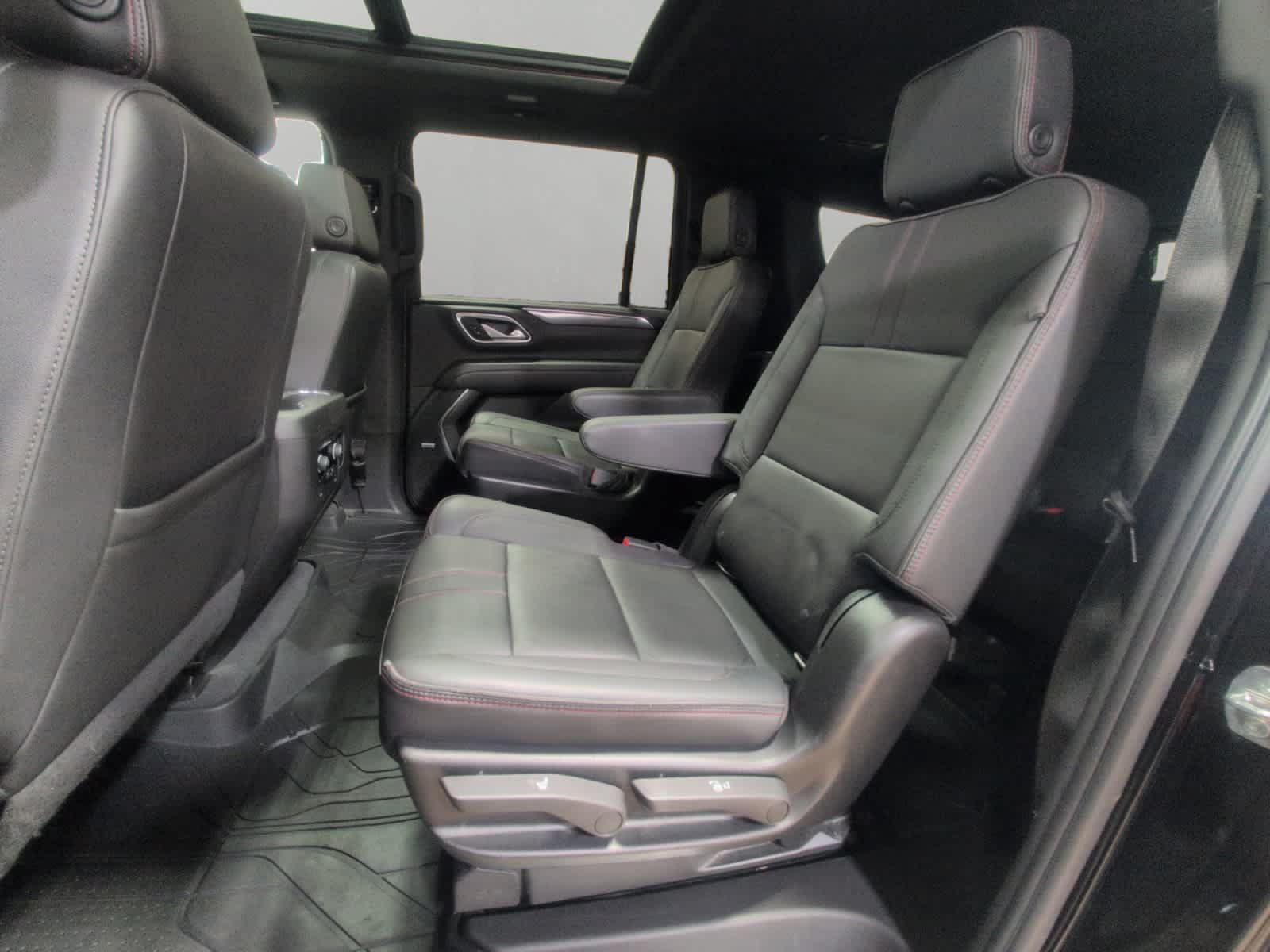 Used 2022 Chevrolet Suburban RST w/ Luxury Package AWD/4WD image 13