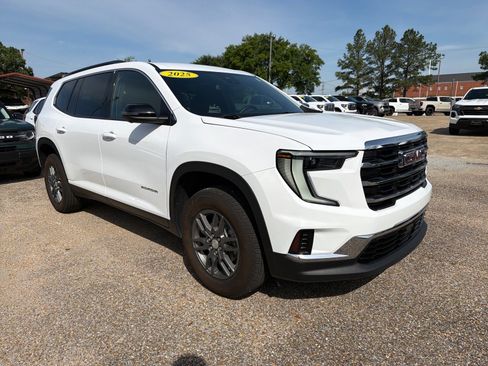 Used 2025 GMC Acadia Elevation FWD image 2