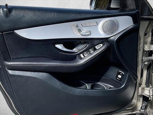Used 2020 Mercedes-Benz GLC 300 image 17