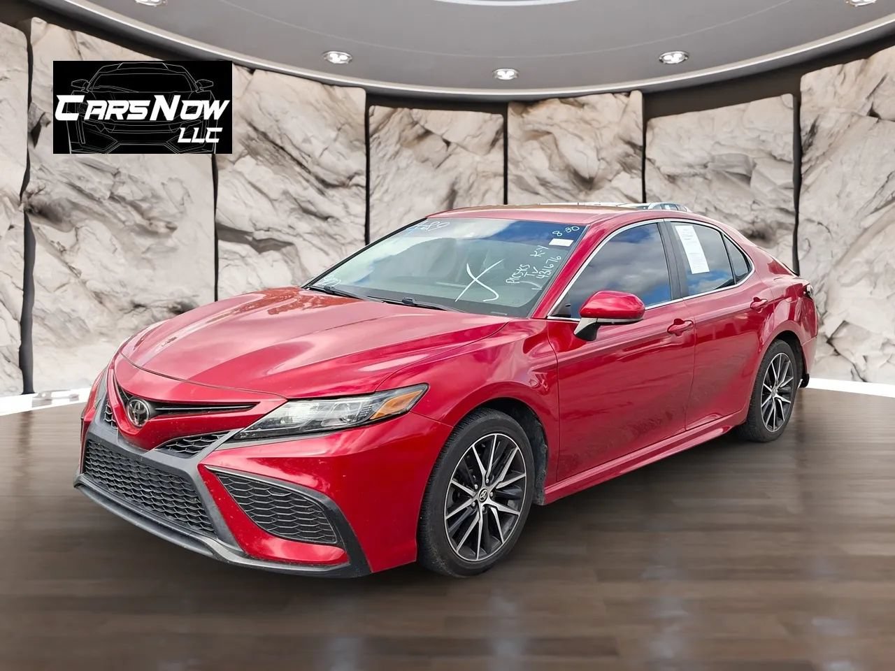 Used 2021 Toyota Camry SE FWD image 3