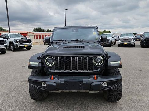 Used 2024 Jeep Gladiator Mojave w/ Technology Group AWD/4WD image 8