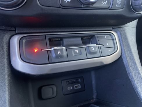 Used 2022 GMC Acadia Denali w/ Denali Ultimate Package image 16