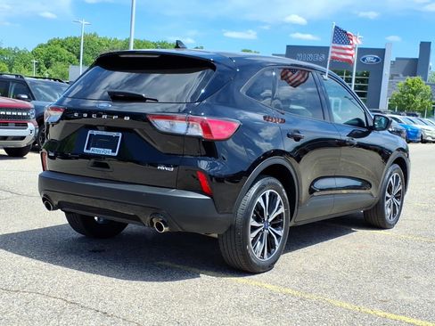 Used 2022 Ford Escape SE w/ SE Sport Appearance Package AWD/4WD image 7