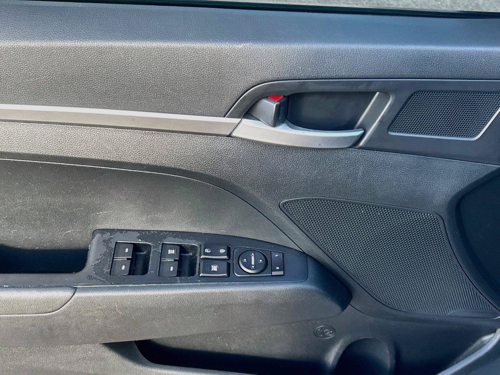 Used 2019 Hyundai Elantra SE w/ Cargo Package FWD image 17