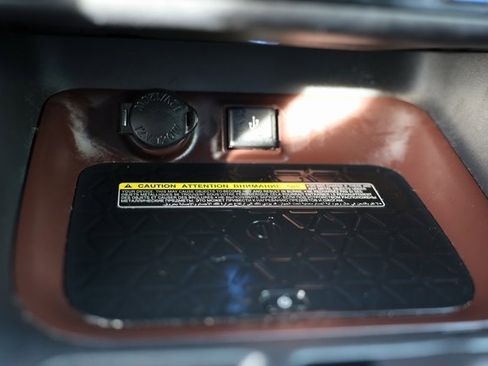 Used 2020 Toyota RAV4 Limited image 31