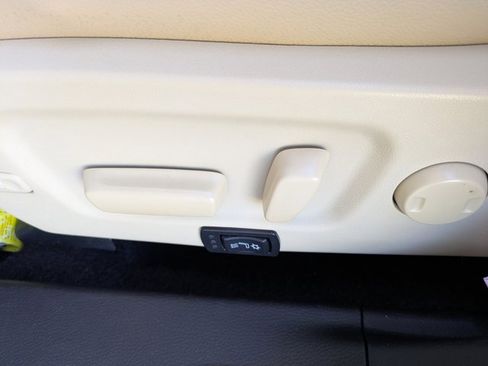 Used 2019 Toyota Highlander XLE image 23