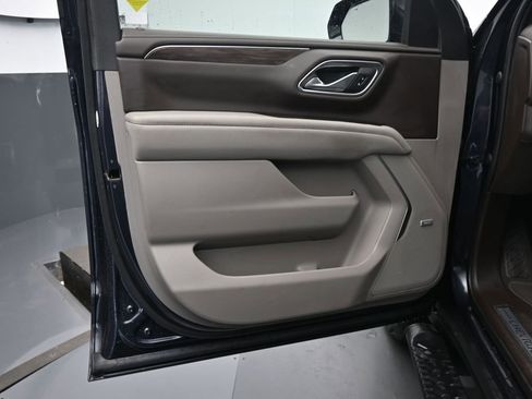 Used 2022 Chevrolet Suburban Z71 w/ Luxury Package image 27