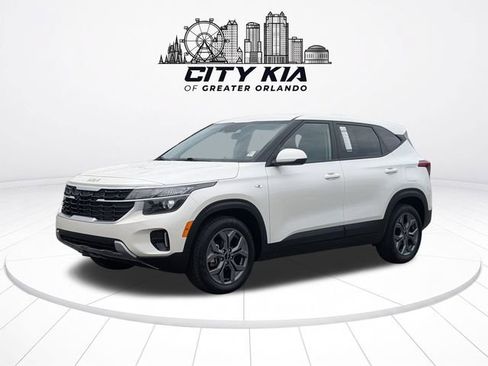 Certified 2026 Kia Seltos LX FWD image 2