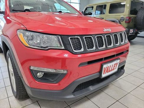 Certified 2019 Jeep Compass Latitude w/ Popular Equipment Group AWD/4WD image 18