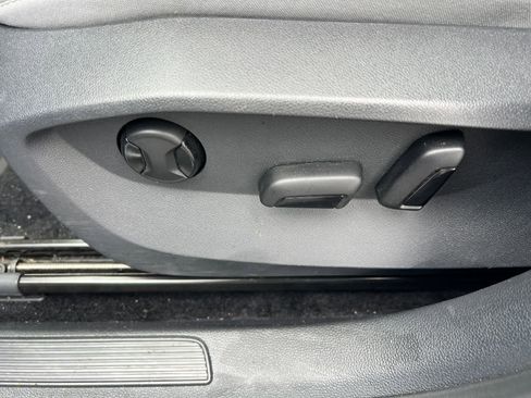 Used 2022 Volkswagen Taos SE image 19