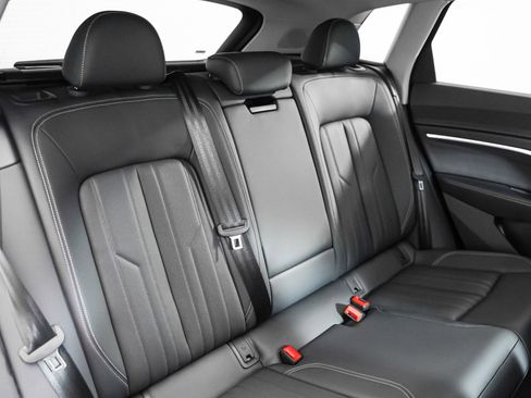 Used 2024 Audi Q8 e-tron Premium Plus image 11