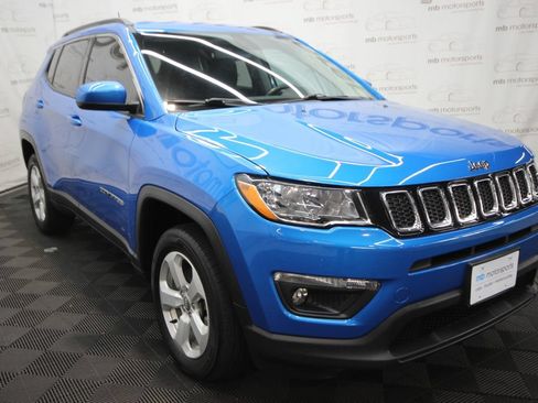 Used 2019 Jeep Compass Latitude w/ Cold Weather Group AWD/4WD image 10