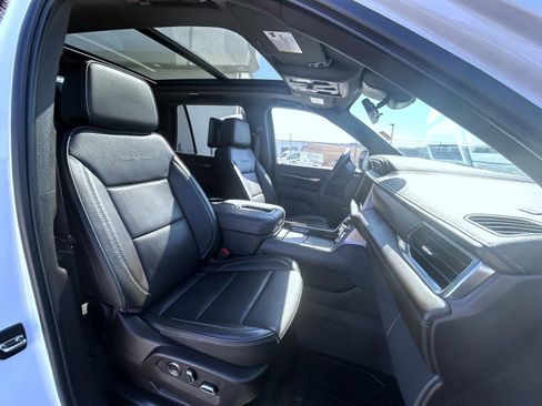Used 2023 GMC Yukon Denali w/ Denali Reserve Package AWD/4WD image 16