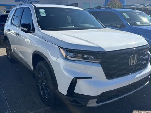 New 2025 Honda Pilot TrailSport image 2