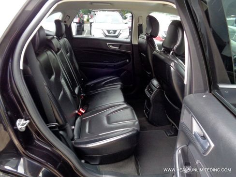 Used 2019 Ford Edge Titanium AWD/4WD image 24