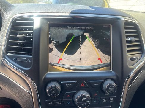 Used 2015 Jeep Grand Cherokee Limited w/ Luxury Group II image 12