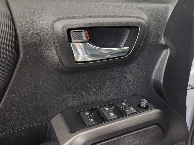 Used 2022 Toyota Tacoma TRD Off-Road w/ TRD Premium Off Road Package AWD/4WD image 10