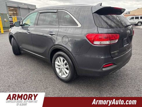 Used 2017 Kia Sorento LX w/ LX Convenience Package image 6