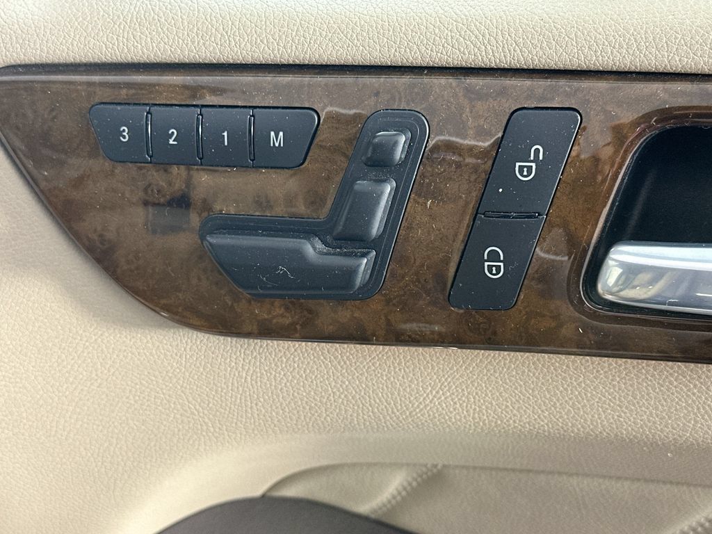 Used 2014 Mercedes-Benz GL 550 4MATIC image 23