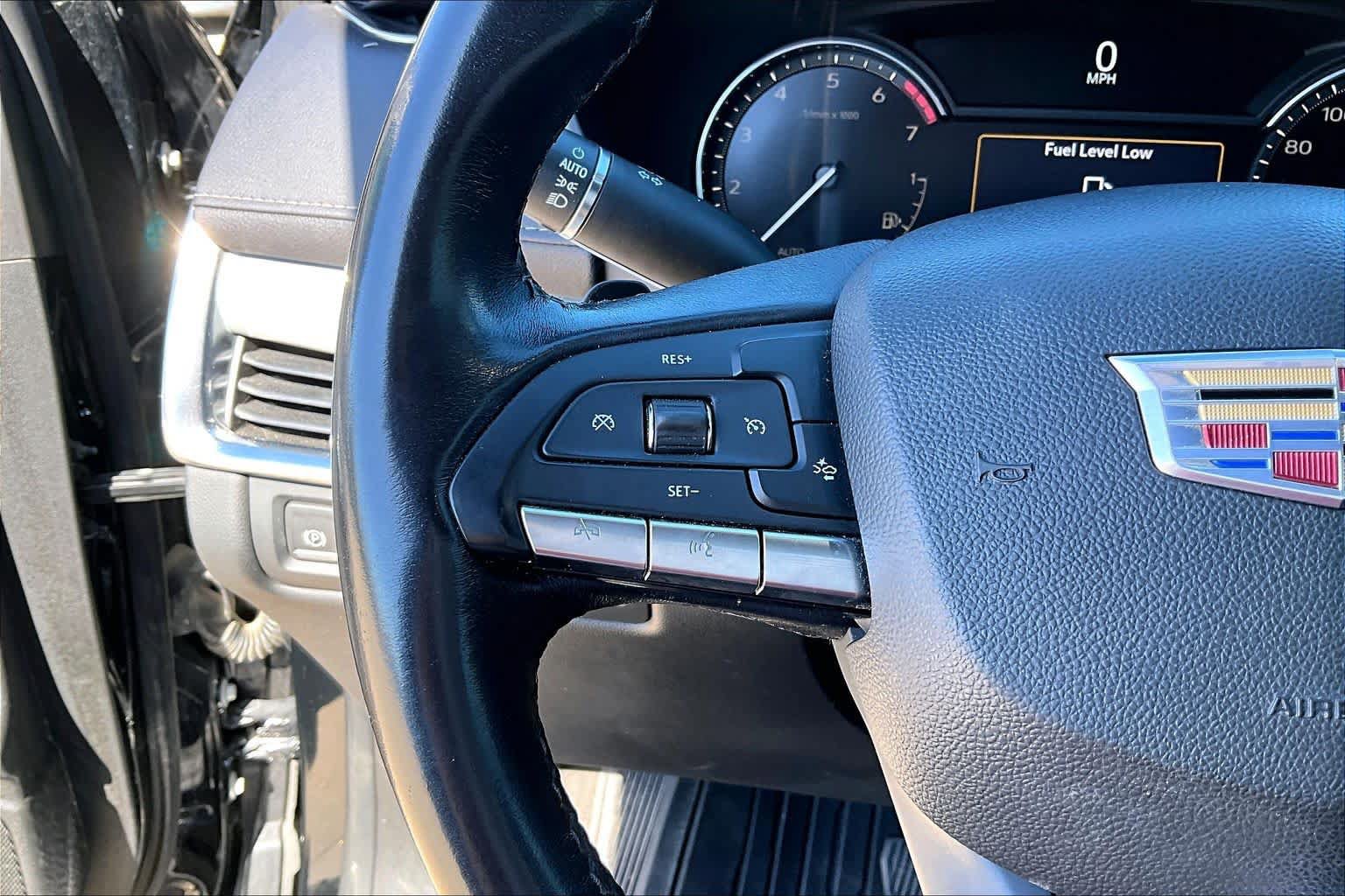 Used 2022 Cadillac XT4 Premium Luxury w/ LPO, ONYX Package FWD image 22