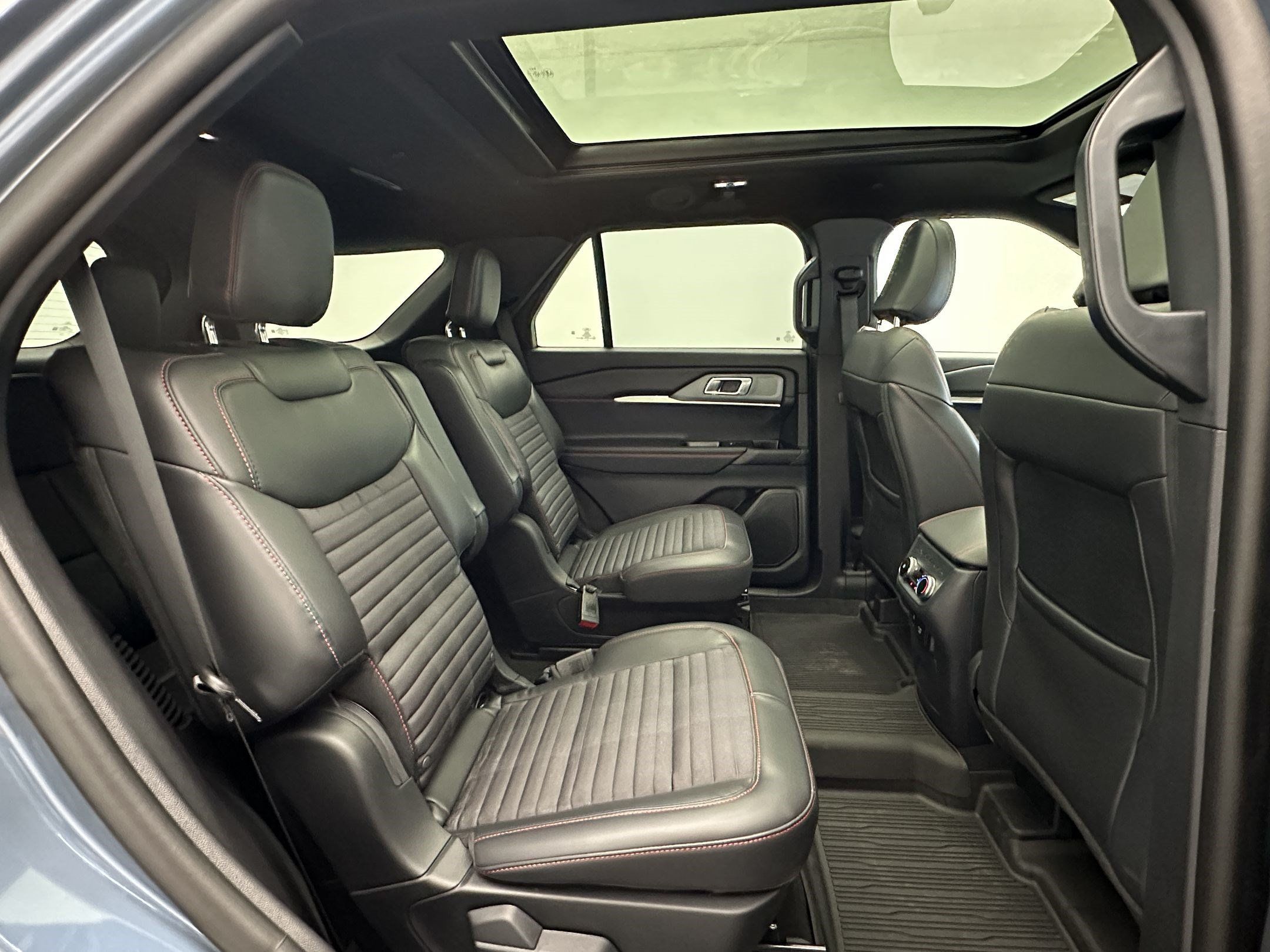 Used 2026 Ford Explorer ST-Line w/ ST-Line Street Pack AWD/4WD image 31