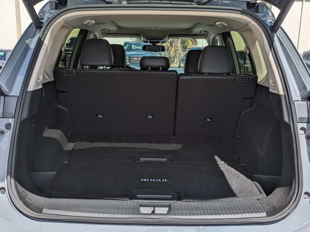 Certified 2025 Nissan Rogue Platinum FWD image 13