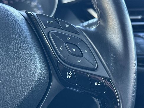 Used 2019 Toyota C-HR XLE image 30