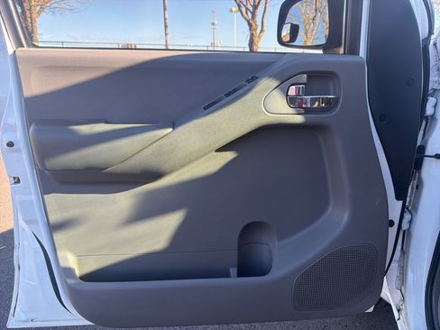 Used 2013 Nissan Frontier SV image 12