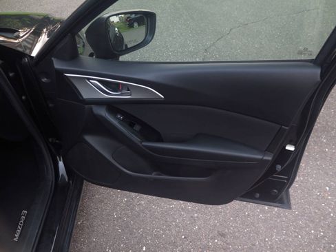 Used 2017 MAZDA MAZDA3 Sport FWD image 29