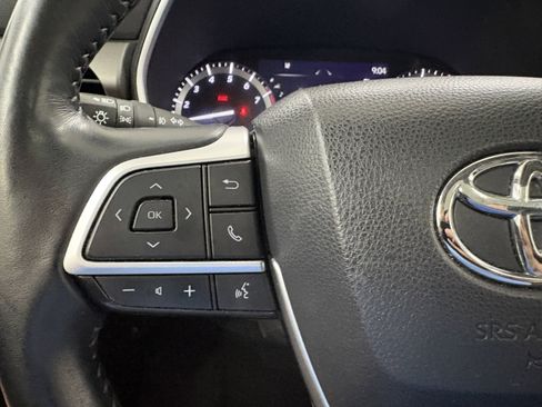 Used 2022 Toyota Highlander XLE AWD/4WD image 35