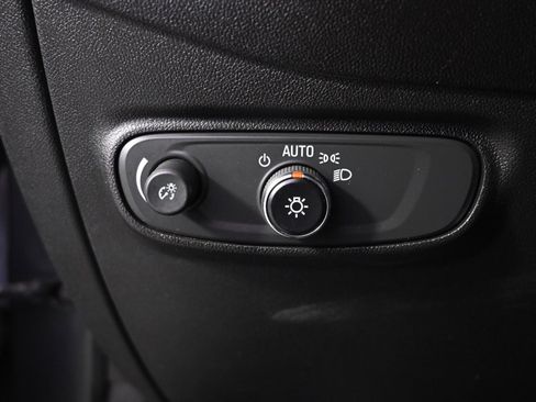 Used 2020 Chevrolet Equinox LS image 24