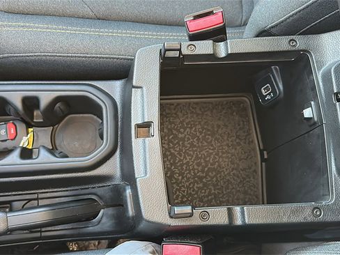 Used 2025 Jeep Wrangler Unlimited Sahara image 25