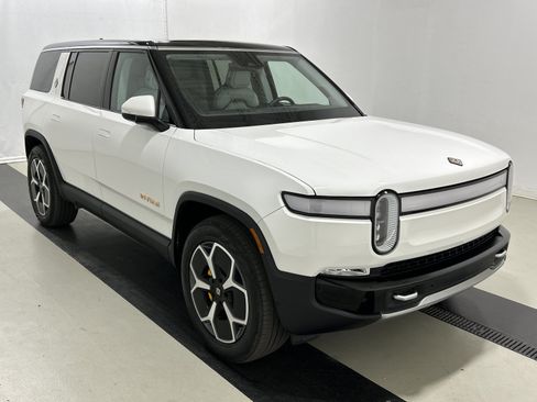 Used 2024 Rivian R1S Adventure AWD/4WD image 7
