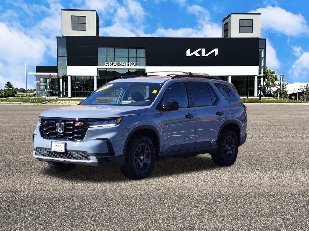 Used 2025 Honda Pilot TrailSport image 4