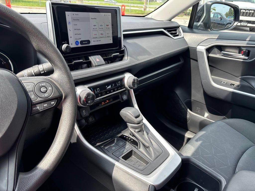 Used 2025 Toyota RAV4 XLE FWD image 44