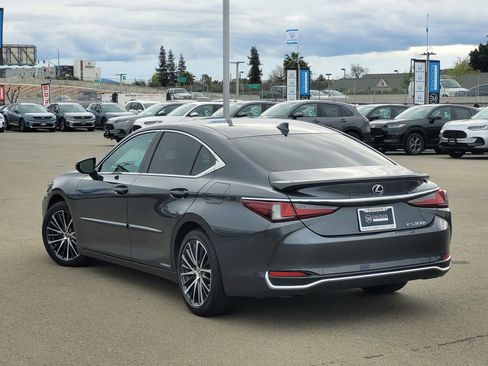 Used 2022 Lexus ES 300h w/ Premium Package image 7