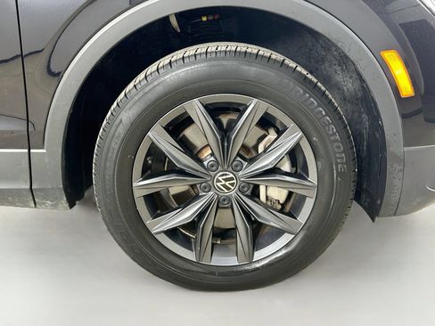 Certified 2023 Volkswagen Tiguan SE w/ Panoramic Sunroof Package AWD/4WD image 10