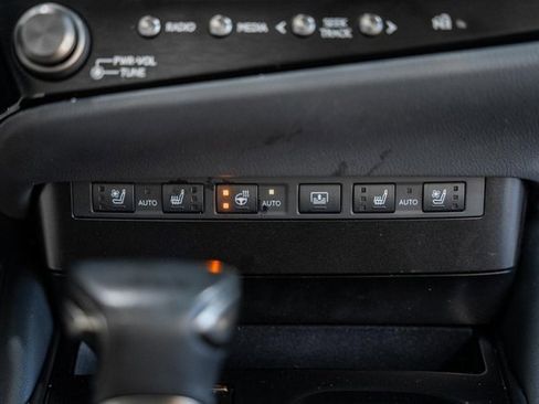 Used 2023 Lexus ES 300h w/ Luxury Package image 21