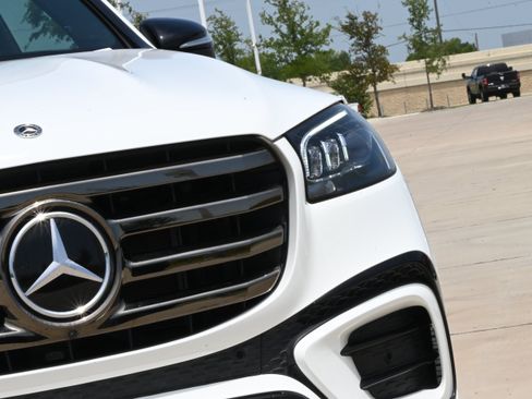 Used 2024 Mercedes-Benz GLS 450 4MATIC image 10