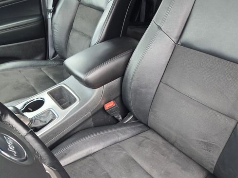 Used 2021 Jeep Grand Cherokee Laredo X AWD/4WD image 22