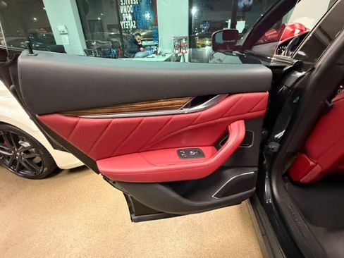Used 2022 Maserati Levante GT image 32