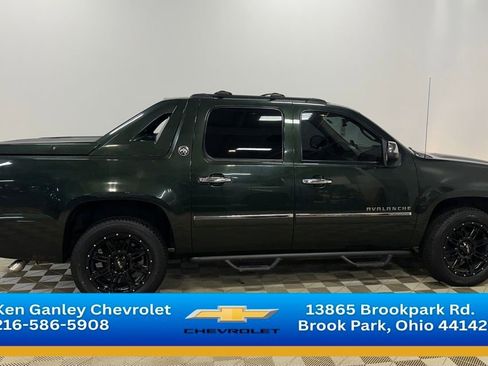 Used 2013 Chevrolet Avalanche LTZ image 4