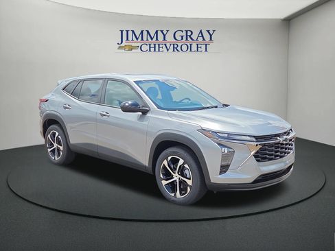 New 2026 Chevrolet Trax RS w/ Sunroof Package FWD image 7