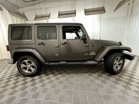 Used 2016 Jeep Wrangler Unlimited Sahara AWD/4WD image 15