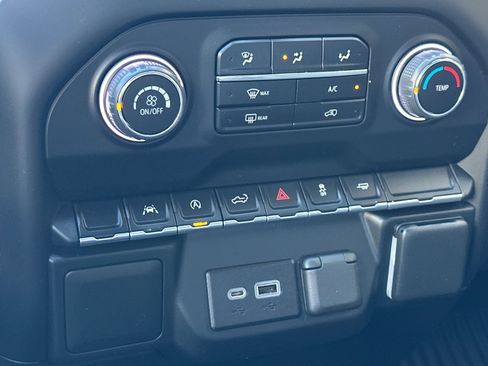 Certified 2022 Chevrolet Silverado 1500 Custom image 26