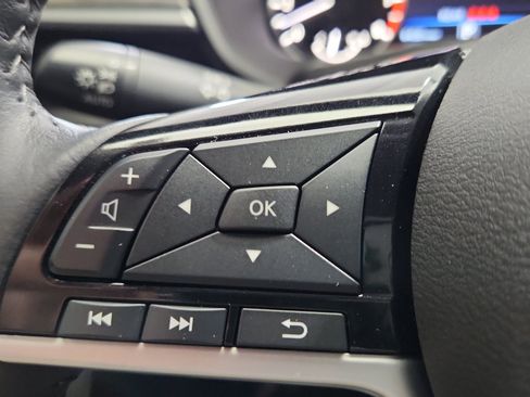 Used 2024 Nissan Altima 2.5 SV w/ SV Premium Package image 12