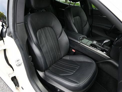 Used 2019 Maserati Ghibli S Q4 AWD/4WD image 23