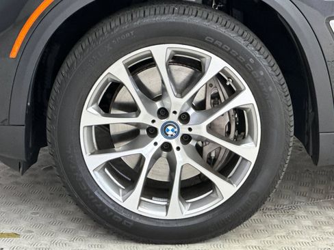 Used 2023 BMW X5 xDrive45e w/ Climate Comfort Package AWD/4WD image 11